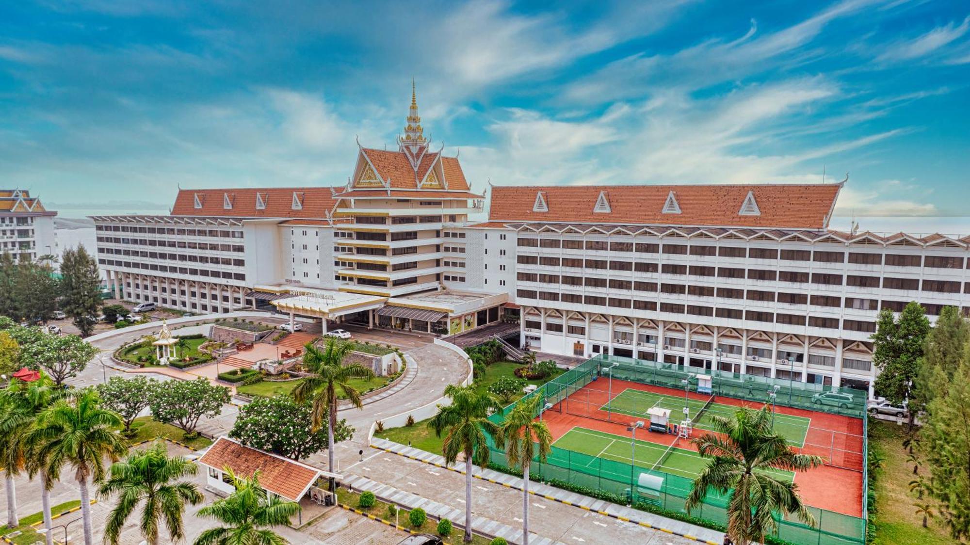 Hotel Cambodiana Phnom Penh Exterior foto